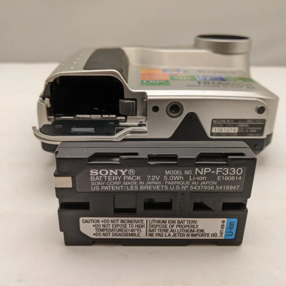 SONY Mavica MVC-FD75 Digital Still Camera w/ 10x Optical Zoom Silver USED